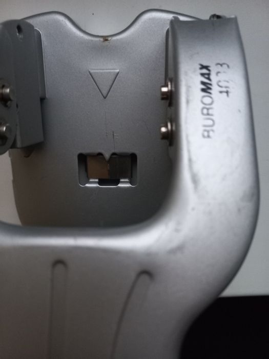 Дырокол концелярский buromax 4033