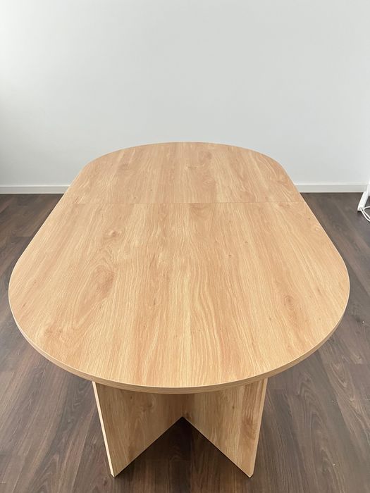 Mesa de jantar oval extensível