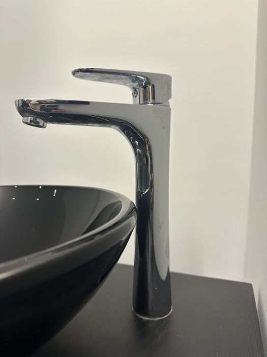 Conjunto Design Premium – Lavatório Preto + Torneira BRUMA