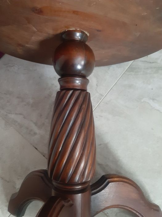 Круглый деревянный кофейный стол