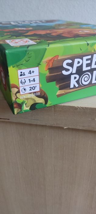 Jogo de tabuleiro "Speedy Roll" da Piatnik.