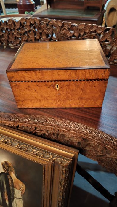 Caixa de costura ou guarda Jóias