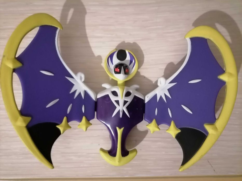 Figura pokemon lunala Macdonalds