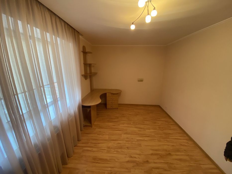 Продаж нового цегляного будинку в центральній частині міста.