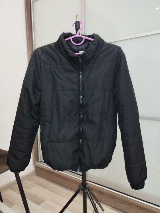 Куртка осіння чорна 44 р. Демісезонна куртка
