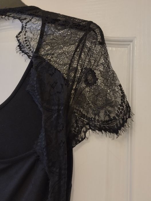 Sukienka mała czarna z koronką