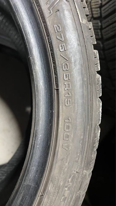 Пара зимової гуми 275/35/19