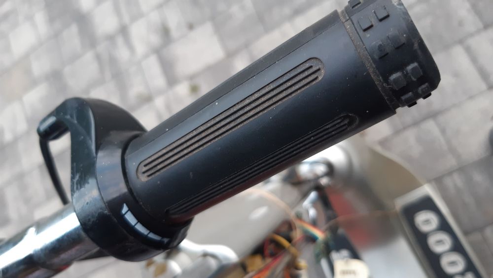 Hulajnoga elektryczna uszkodzona.