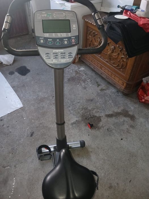 Bicicleta ginasio com pedais