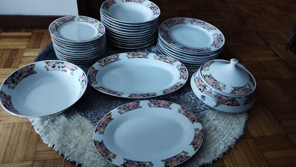 35-Piece Dinnerware Set439690767338065920