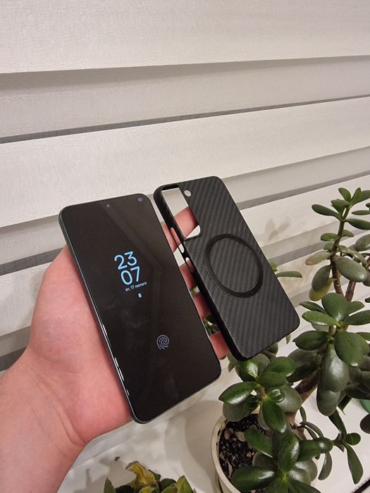 Samsung Galaxy S22 8/128 120hz + Carbon Cover