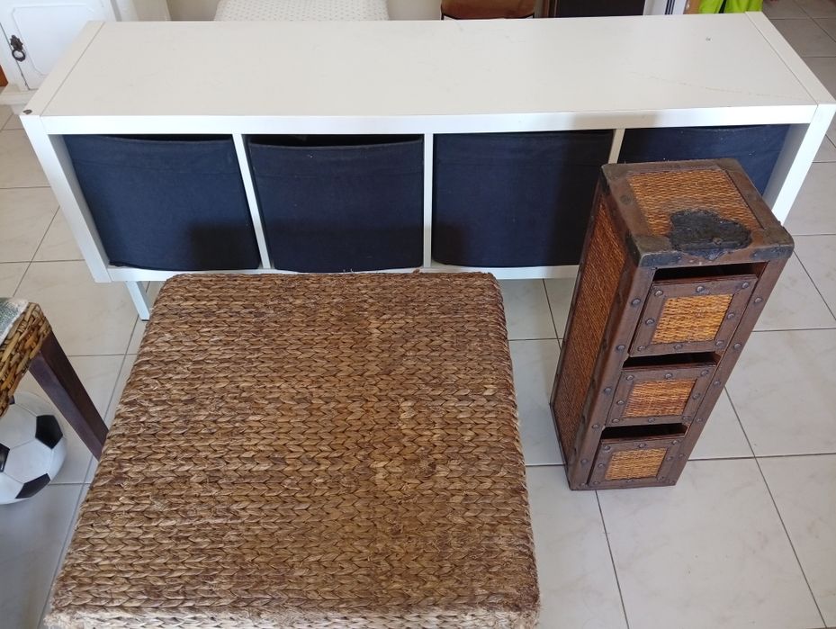 Ofereço mesa apoio e 2 móveis