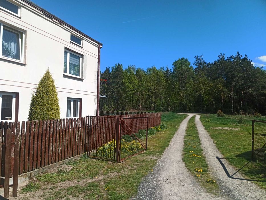 Piętrowy dom z działką