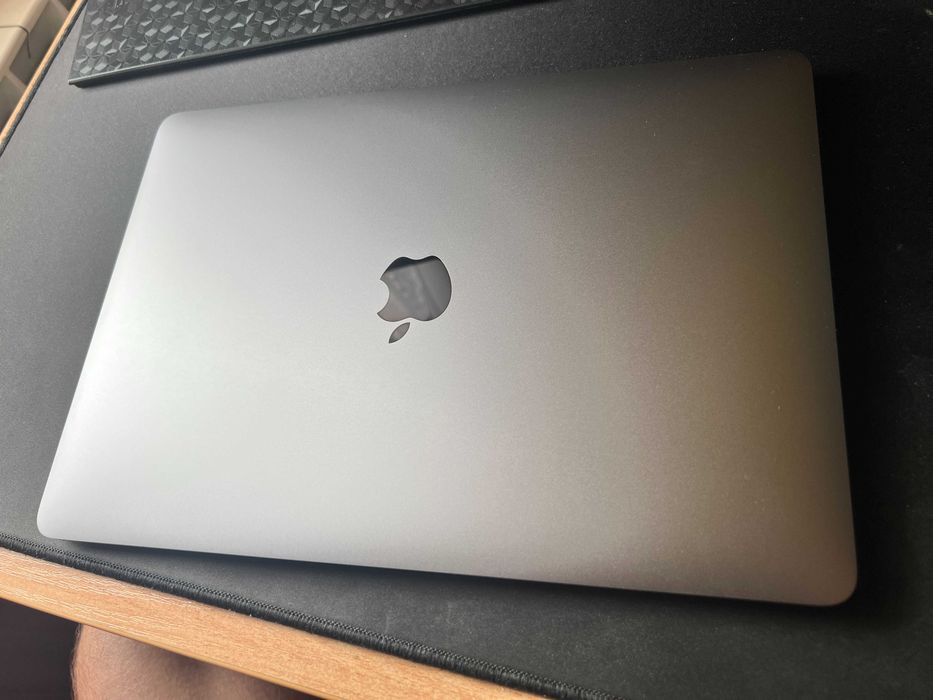 APPLE MacBook Air 13 M1/8GB/256GB SSD/INT/macOS Gwiezdna szarość - jak nowy