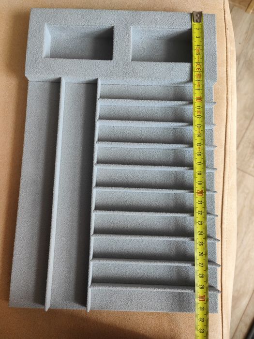 Stojak na zegarki,etui na zegarki, ekspozytor na zegarki na prezent