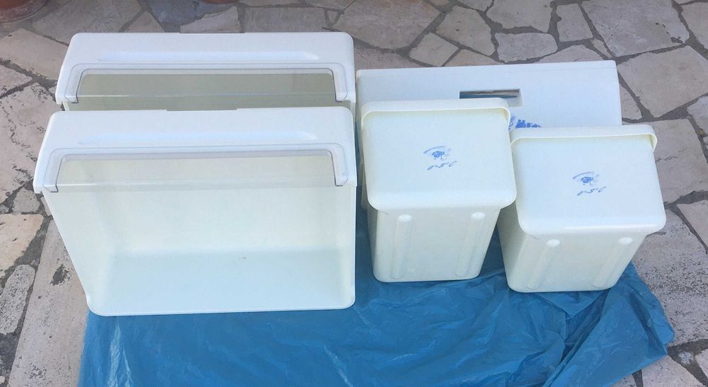 Prateleiras e gavetas do frigorífico combinado