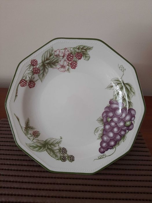 Sadler and Sons by Churchill porcelain dinner plate