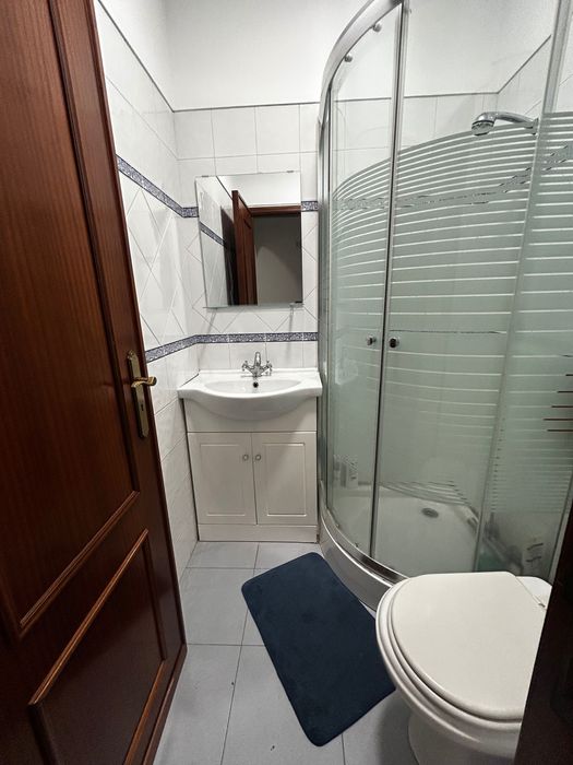 Quarto Mobilado com Casa Banho Privativa + Varanda | Despesas Incluídas | Odivelas