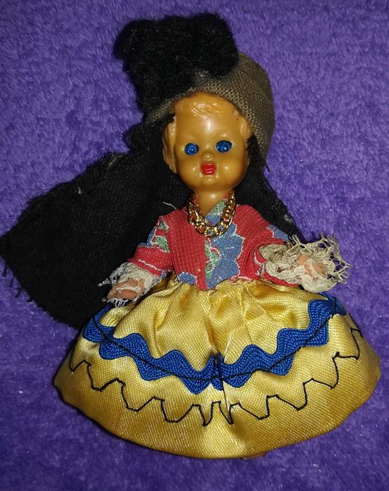 Boneca antiga miniatura da Nazaré