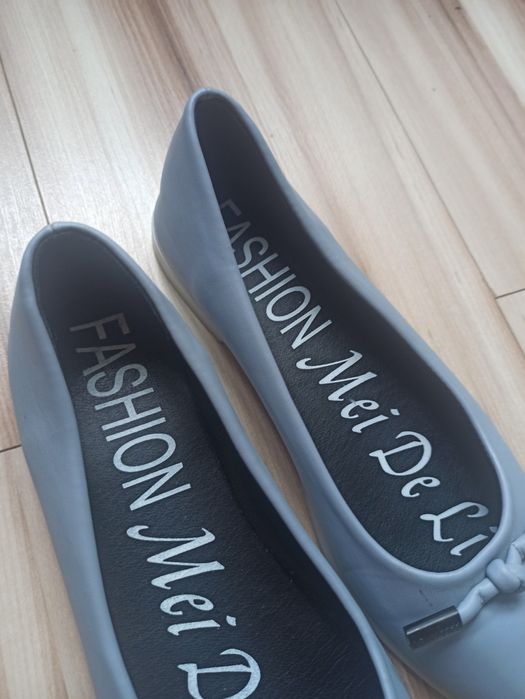 Туфлі, лодочки, балетки