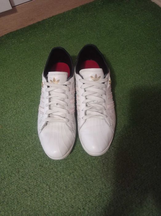 Кросівки adidas оригінальні.Натуральна шкіра.
