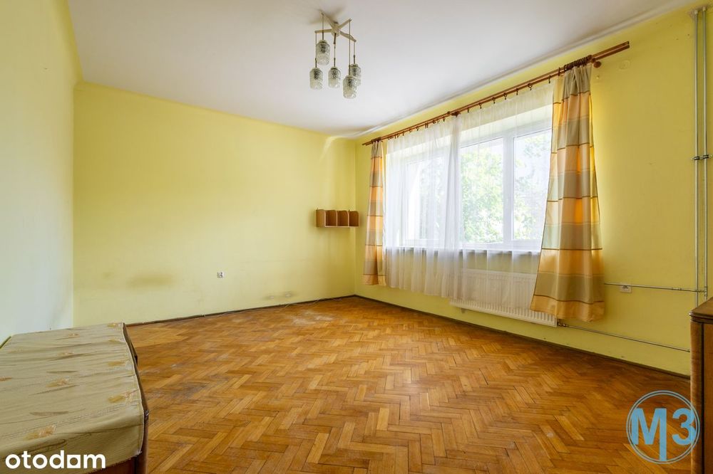 Klimat w sercu Stalowej Woli – parkiet, wysokie sufity i potencjał!