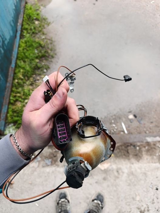 Отражатель линза фары ксенон Skoda Superb 2 С лампочкой