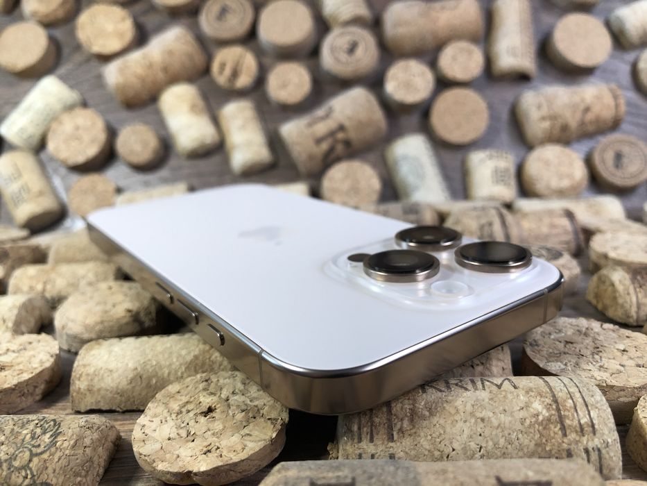 Apple iPhone 16 Pro 128Gb Desert Titanium. Стан нового телефону!