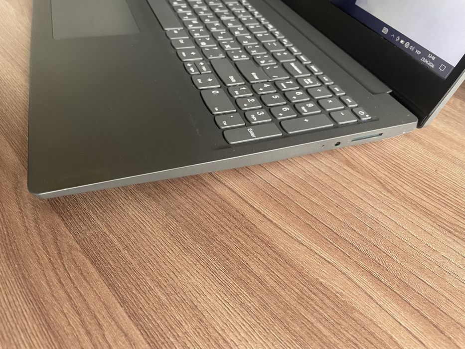 38.Ігровий Lenovo /FullHD IPS/Core i3-1005G1/RAM 8GB/240 SSD/Intel UHD+GeForce MX330 2 GB