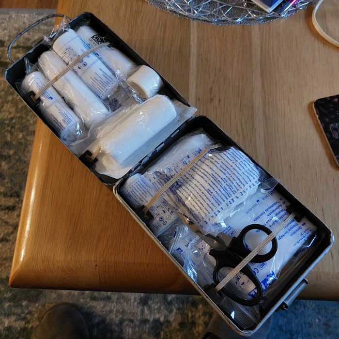 Stara apteczka samochodowa PRL