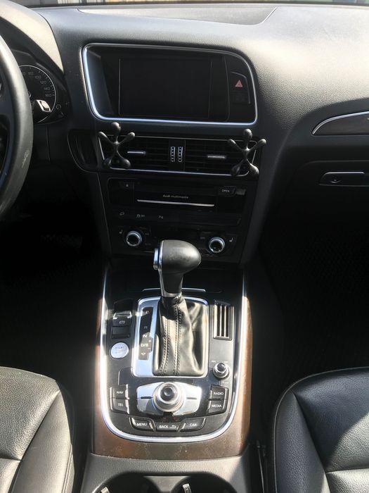 Продам легковий автомобіль ауді Q5