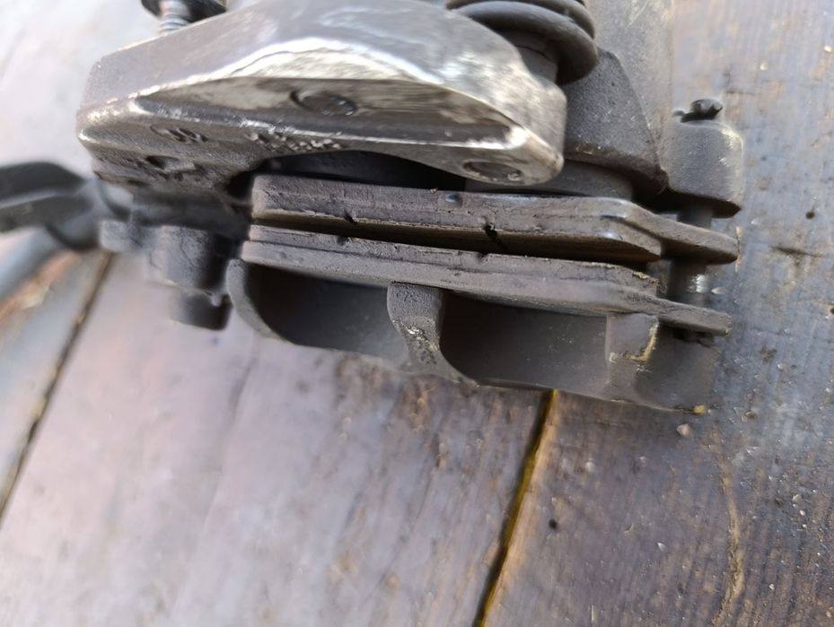 Zacisk hamulcowy Yamaha YZF 125R 08 – 14r przewód hamulcowy klocki
