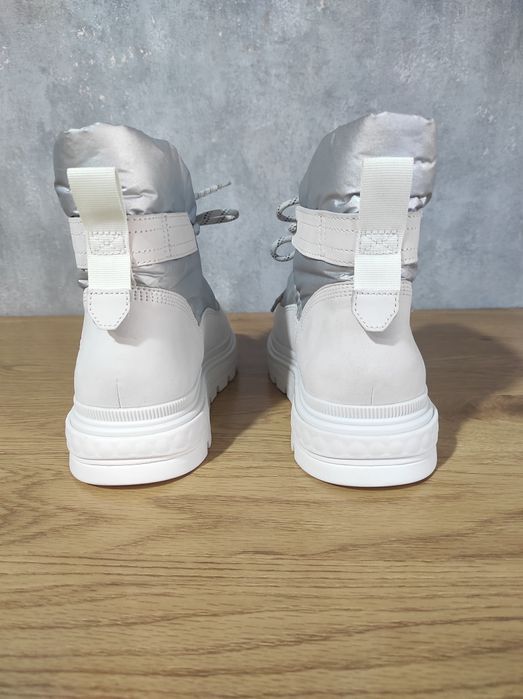 Жіночі сапоги  Timberland 
бежевий/срібний (