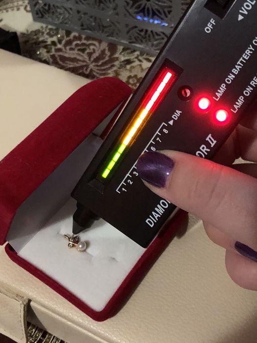 Золотые серьги с жемчугом и бриллиантами