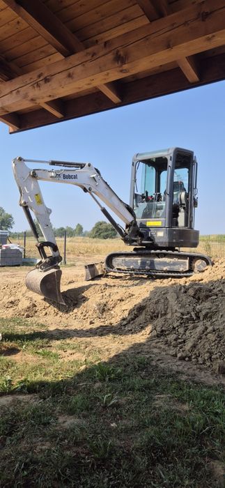 Usługi mini koparką 2.7t z młotem
