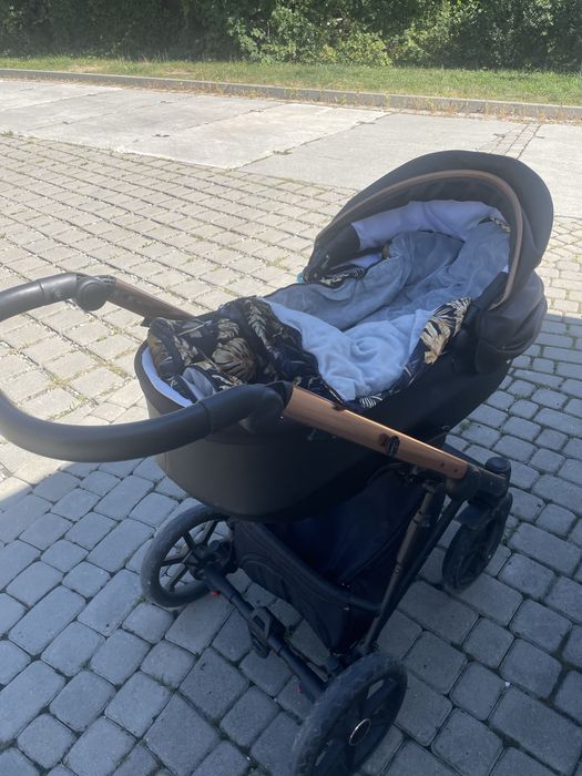 Wózek dziecięcy 3w1 – gondola + spacerówka + fotelik samochodowy