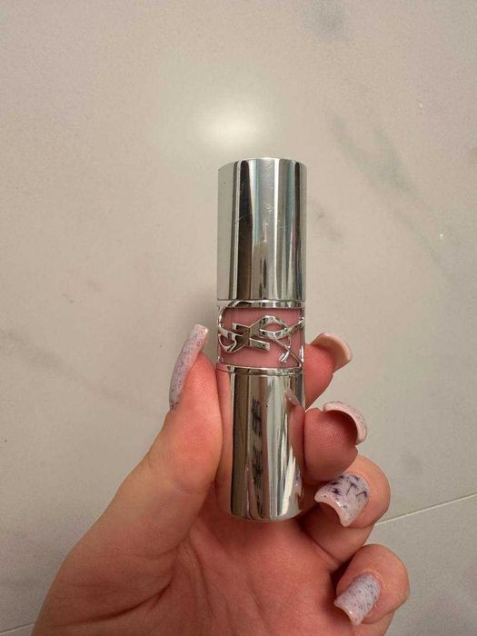 Pomadka nadająca ustom efekt mokrego połysku Yves Saint Laurent YSL Loveshine  red