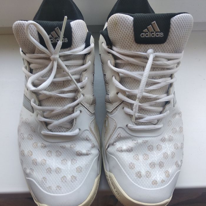 Белые кроссовки Adidas