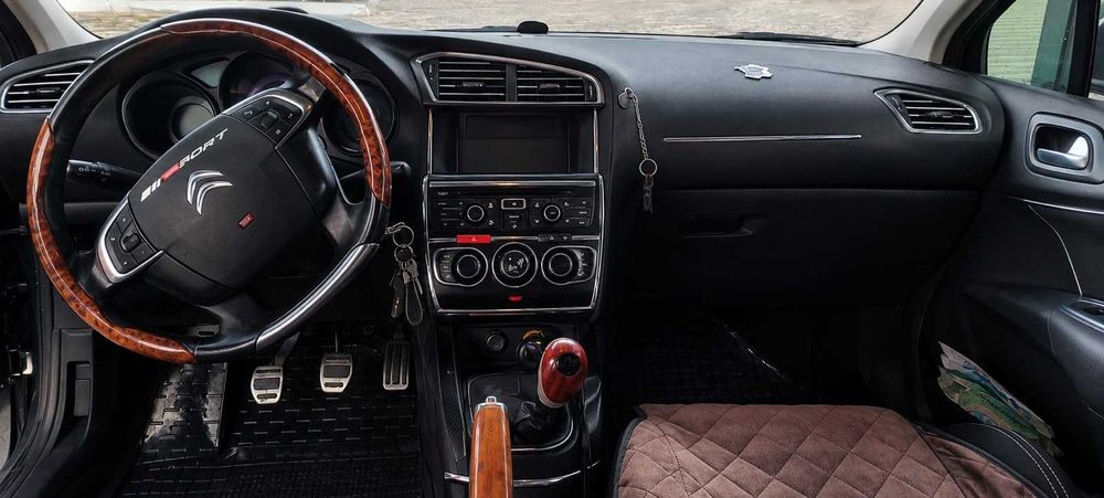 2014 citroen C4 дізель механічна 1.6 TDi хетчбек!