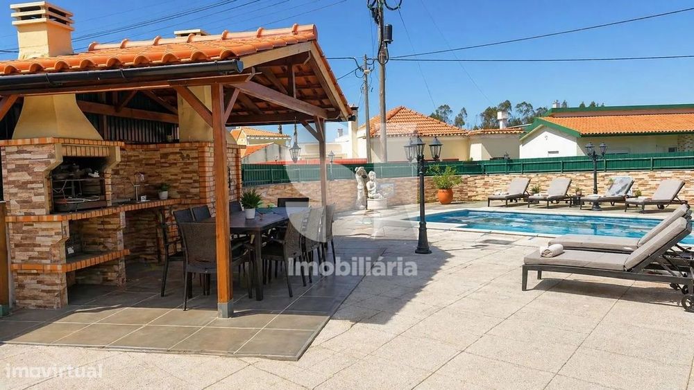 Terreno urbano com benfeitorias e piscina | Marinha Grande
