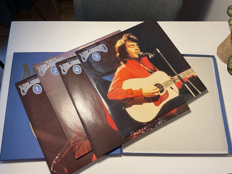 Neil Diamond – The Best Of (Caixa com 4 LPs) | Vinil | Bom estado