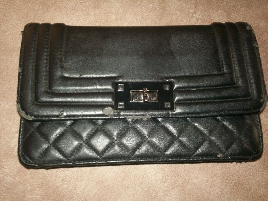 Две  разные сумки