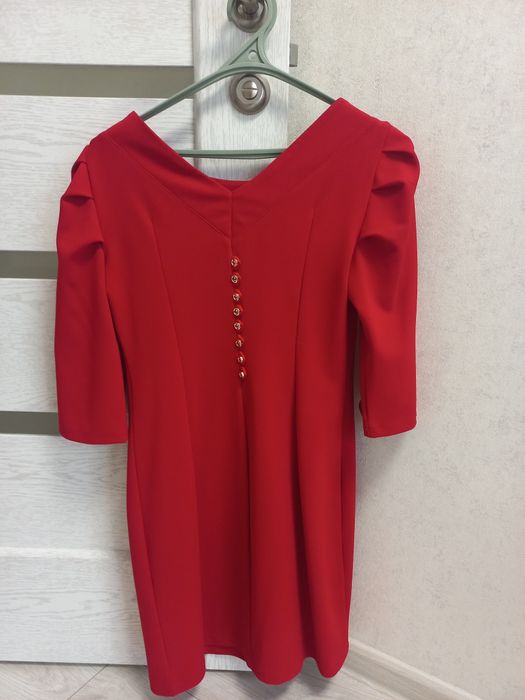 Красива Червона сукня