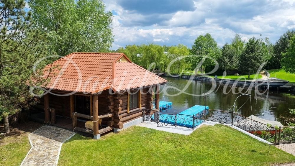 Конча Заспа Козин будинок на березі Дніпра