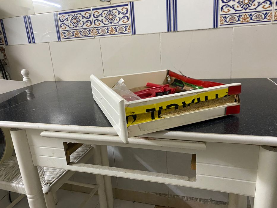 Mesa e 2 cadeiras / 20€