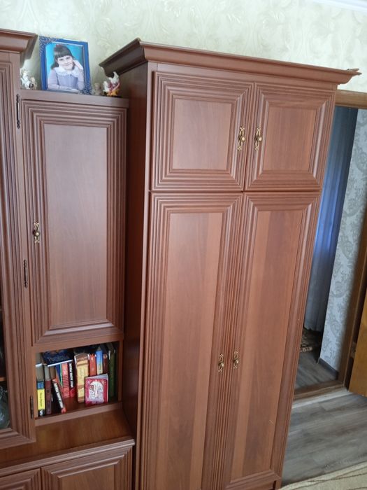 Продам стінку у вітальню у гарному стані