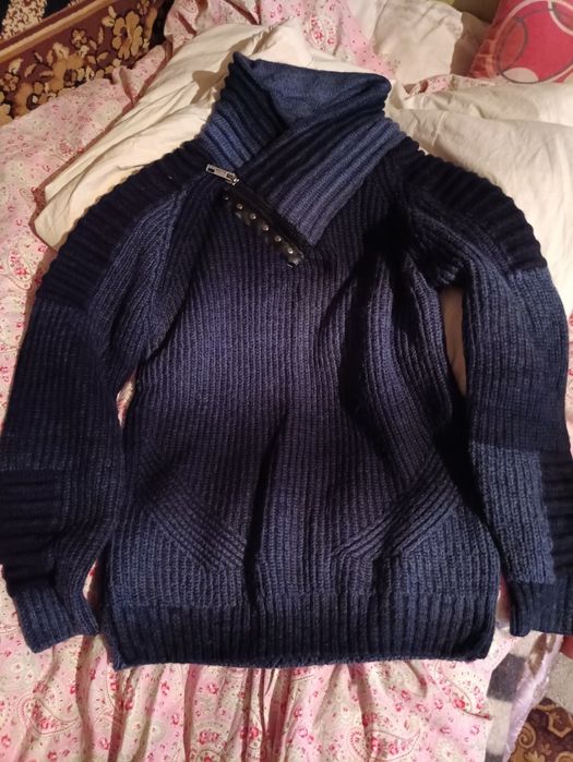 Светр чоловічий.