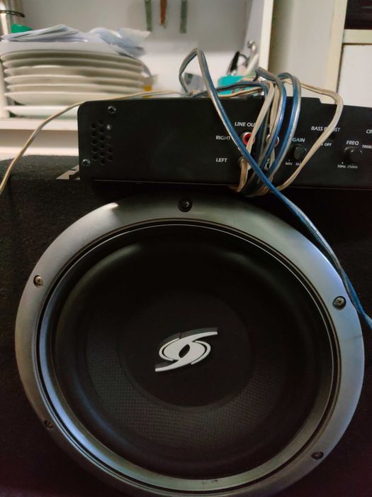 Vendo 2 subwoofer 10 mais um amplificador de 500 RMS