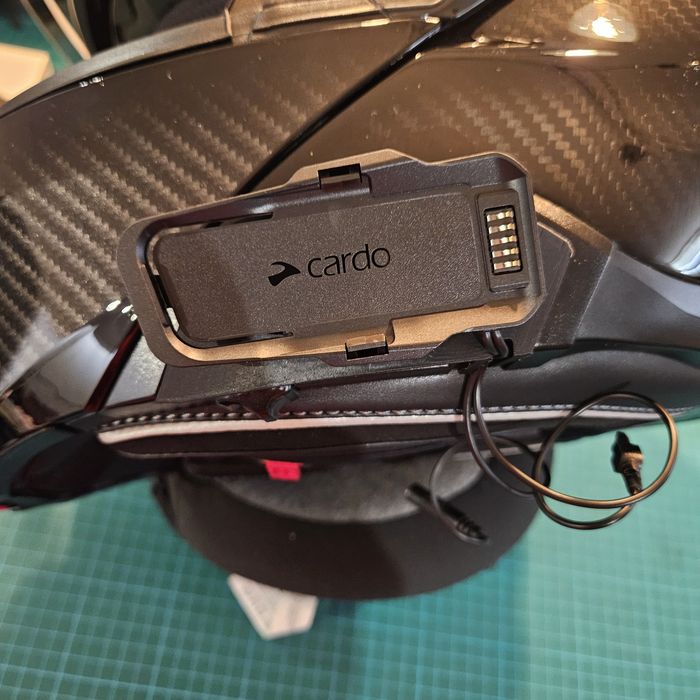 Adaptador Cardo Packtalk para capacetes HJC