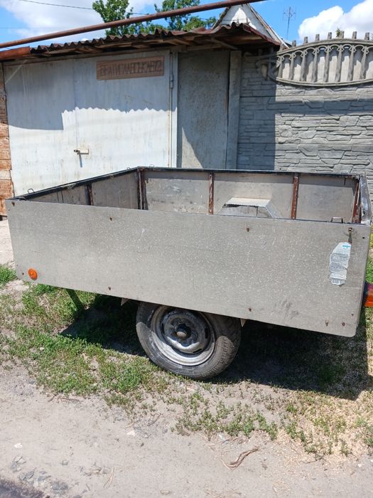 Продам три причепи до легкового автомобіля а гарному стані,один алюмінівий .торг